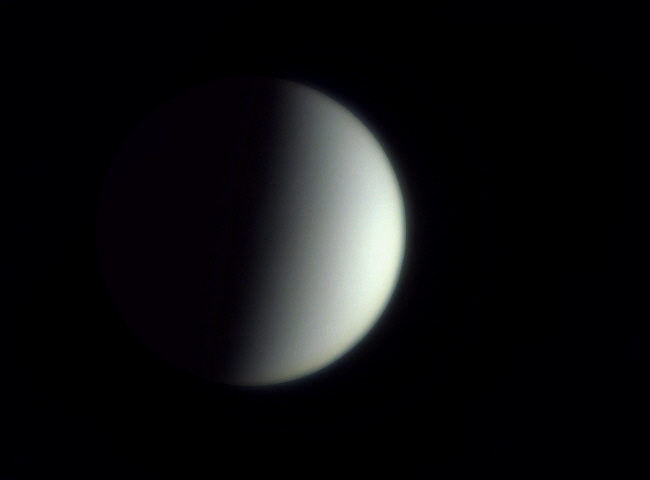 Venus in Halbphase hell am Westhimmel
