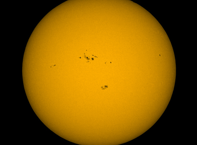 Sonne zeigt Ende Mai 2025 zwei interessante Fleckengruppen