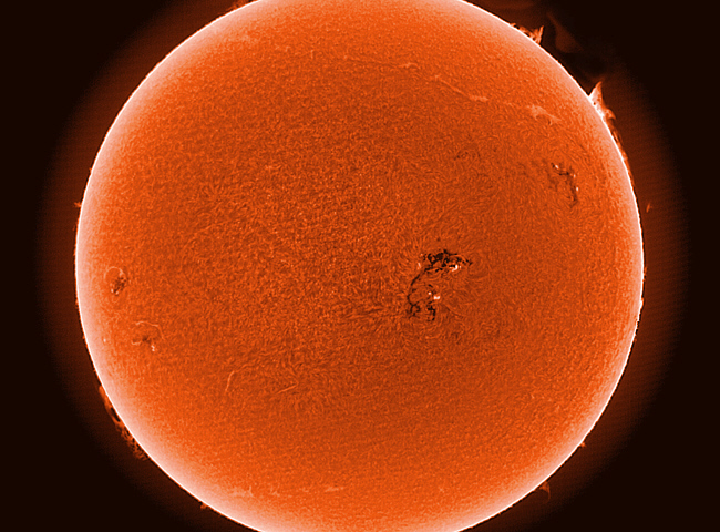 Sonne auch im H-alpha Licht recht ruhig