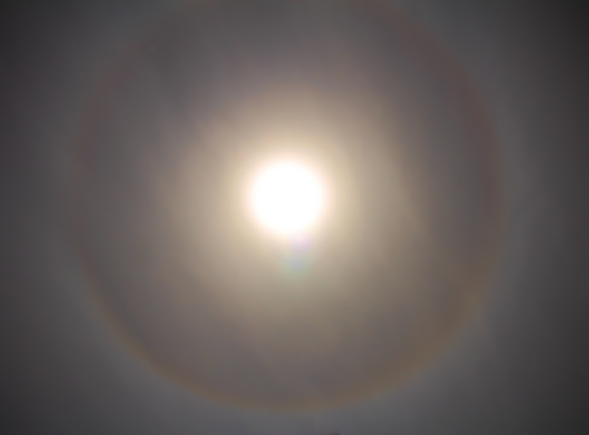 Mondhalo bei trübem Himmel