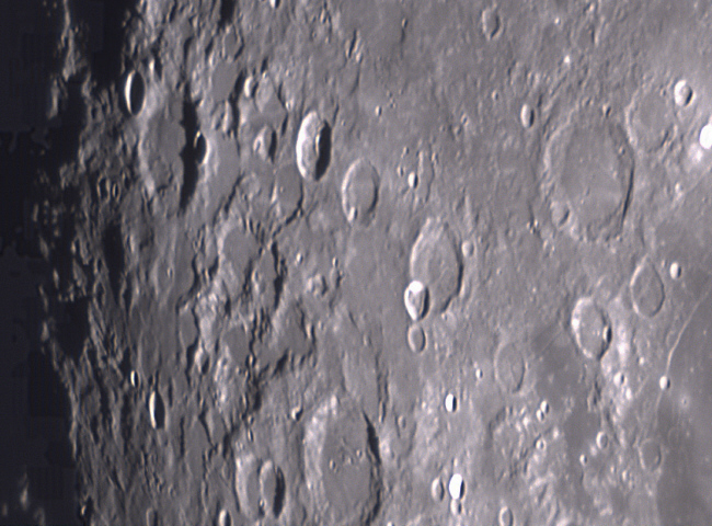 Ein Blick auf das alte Hochland des Mondes