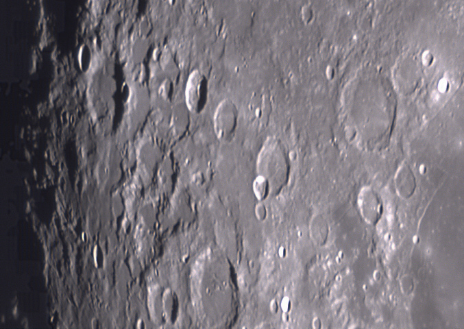 Ein Blick auf das alte Hochland des Mondes