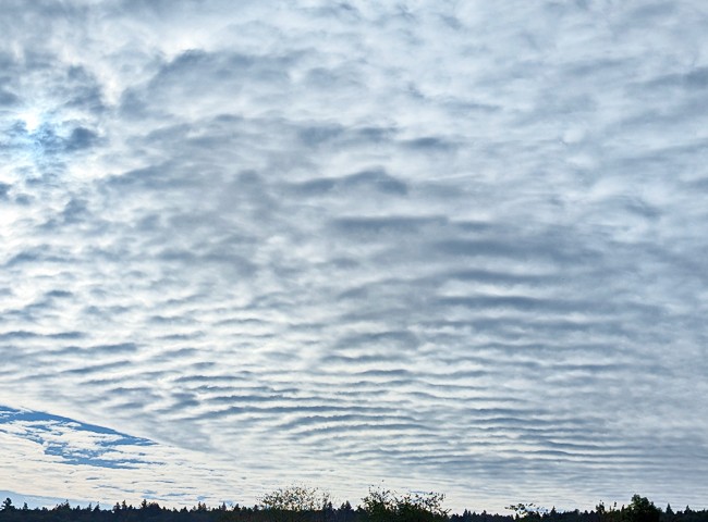 Wellen-Wolken über Huchenfeld