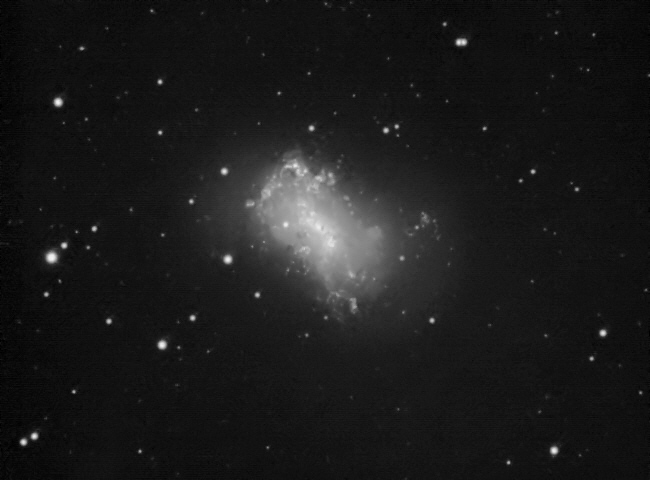 NGC 4449 – eine stark verformte Balkenspirale